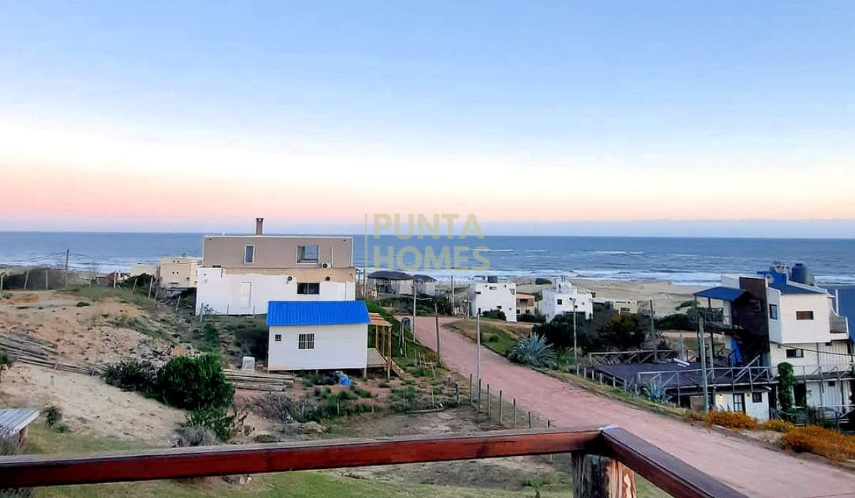 Punta Homes Inmobiliaria Casa ID.3858 - Venta casa de 4 dormitorios en Punta del Diablo, Rocha