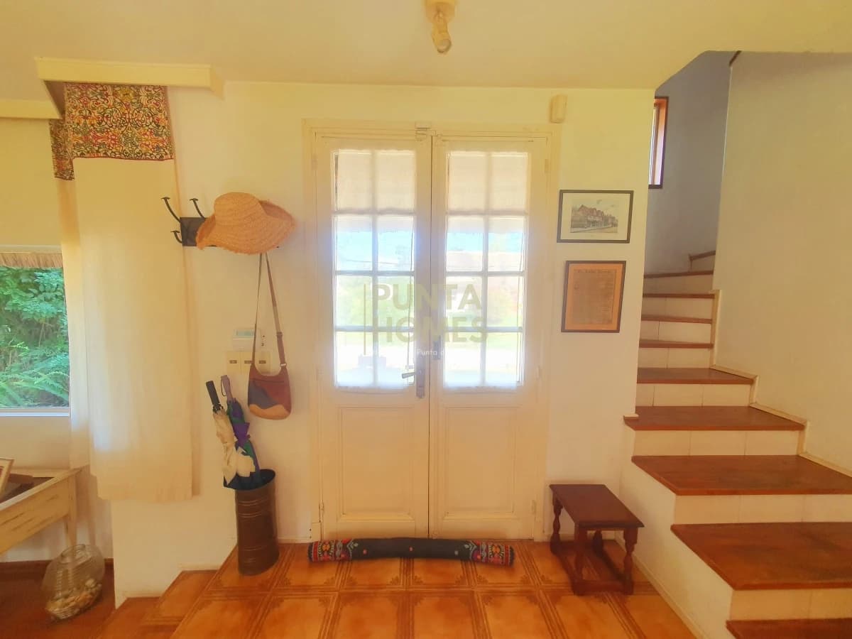 Punta Homes Inmobiliaria Casa ID.1639 - Venta de casa de 3 dormitorios, 3 baños + casa de huéspedes en Pinares, Playa Mansa, Punta del Este.