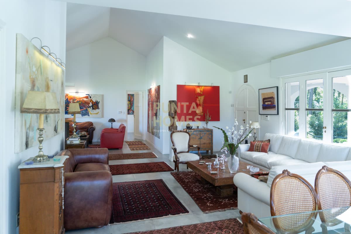 Punta Homes Inmobiliaria Casa ID.3834 - Venta renovada propiedad en San Rafael