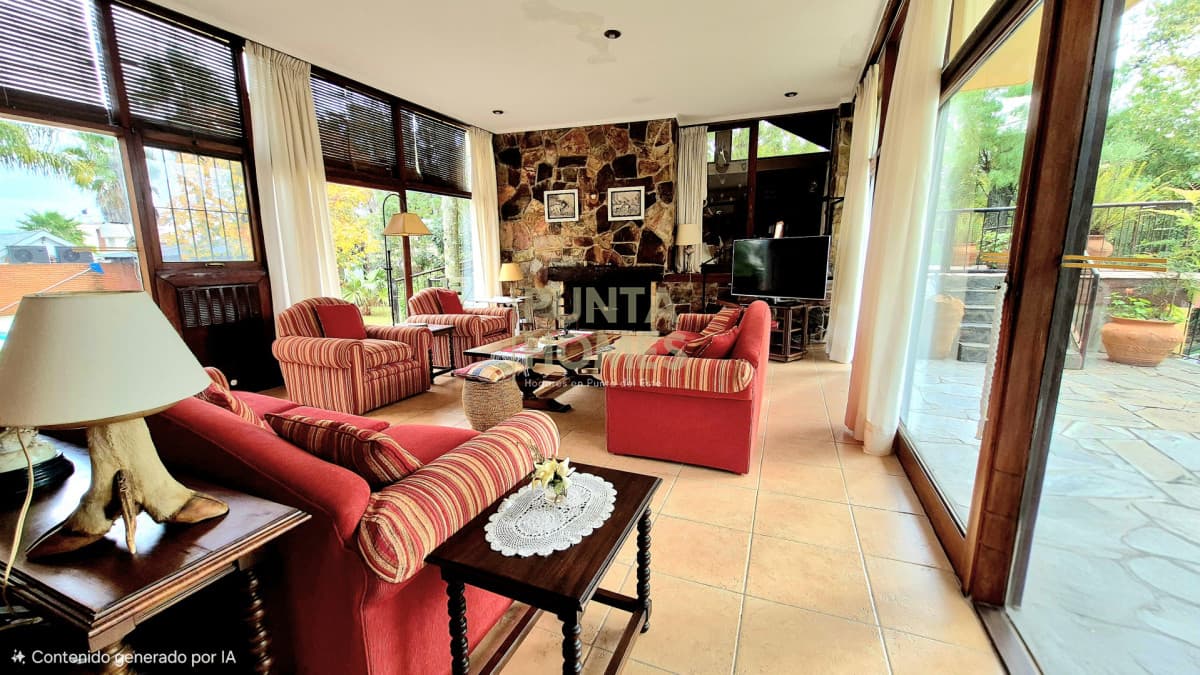 Punta Homes Inmobiliaria Casa ID.3967 - Amplia y luminosa casa en zona Mansa.