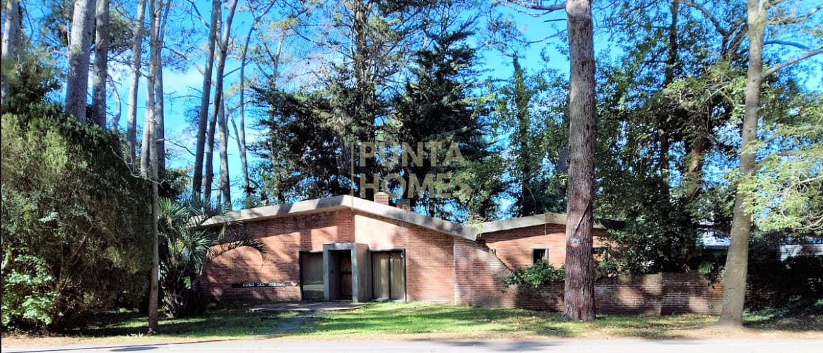 Punta Homes Inmobiliaria Casa ID.3837 - Venta de Casa de 4 dormitorios sobre Pedragosa Sierra, Punta del Este.