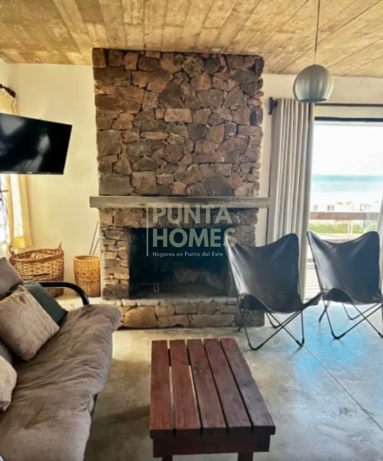 Punta Homes Inmobiliaria Casa ID.3961 - Casa en venta frente a la Playa en Punta del Diablo