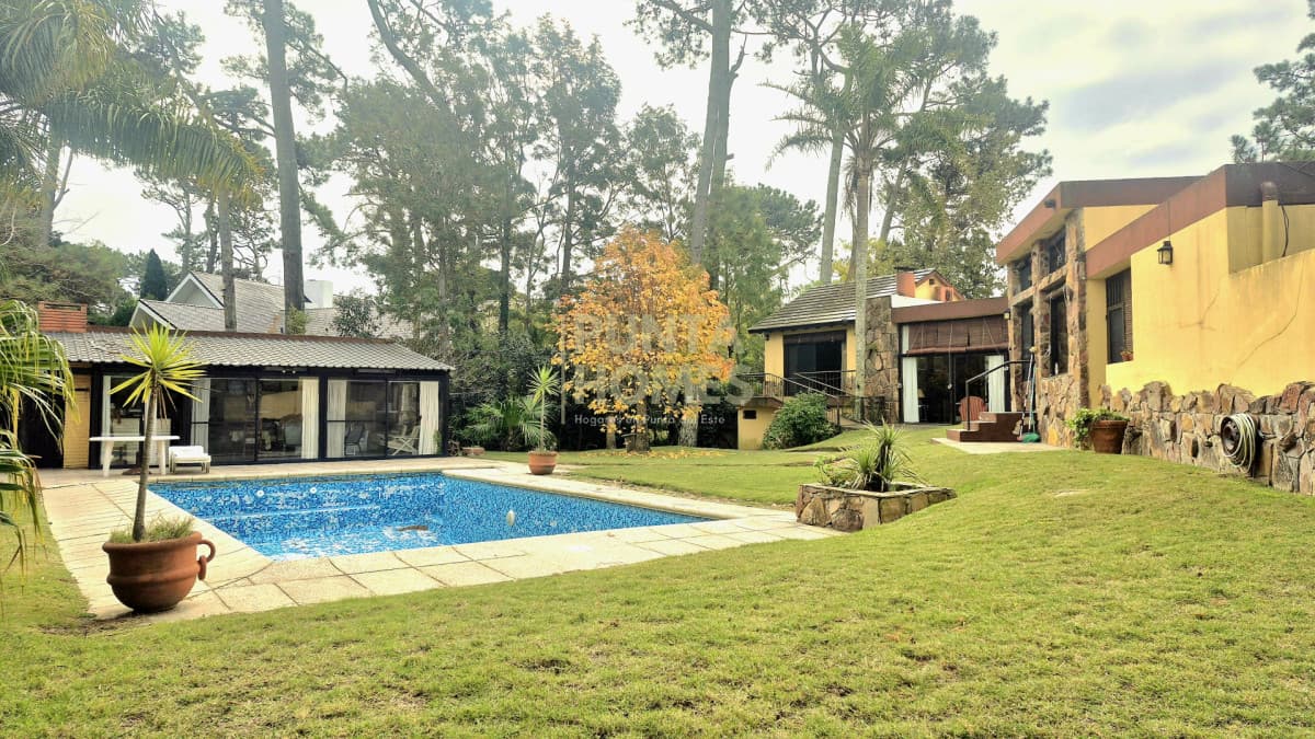 Punta Homes Inmobiliaria Casa ID.3967 - Amplia y luminosa casa en zona Mansa.