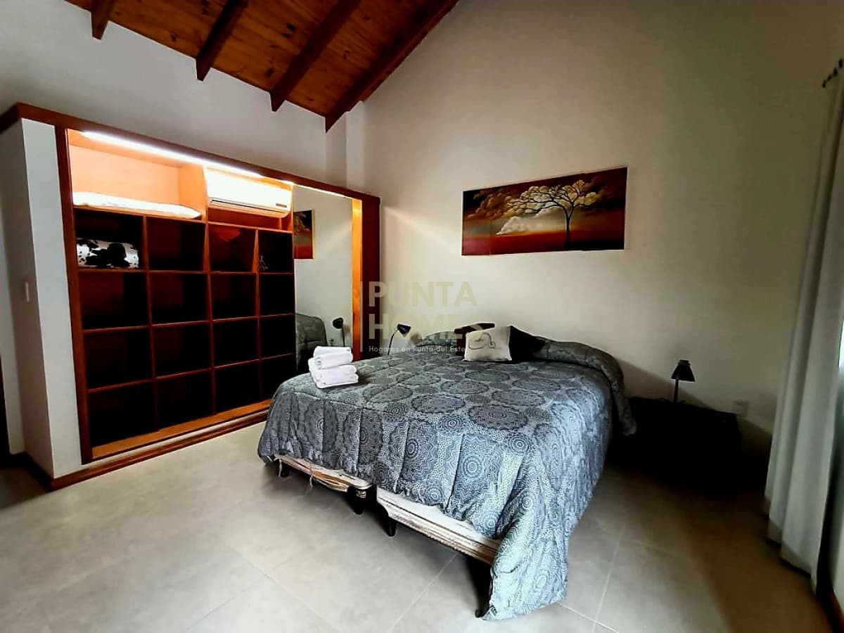 Punta Homes Inmobiliaria Casa ID.3956 - Venta amplia casa en Solanas