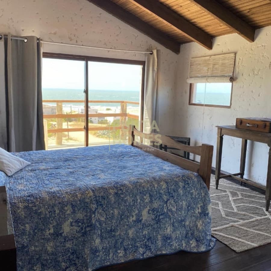Punta Homes Inmobiliaria Casa ID.3858 - Venta casa de 4 dormitorios en Punta del Diablo, Rocha