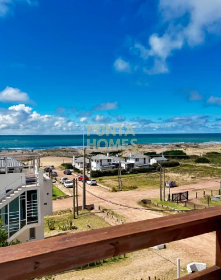 Punta Homes Inmobiliaria Casa ID.3961 - Casa en venta frente a la Playa en Punta del Diablo