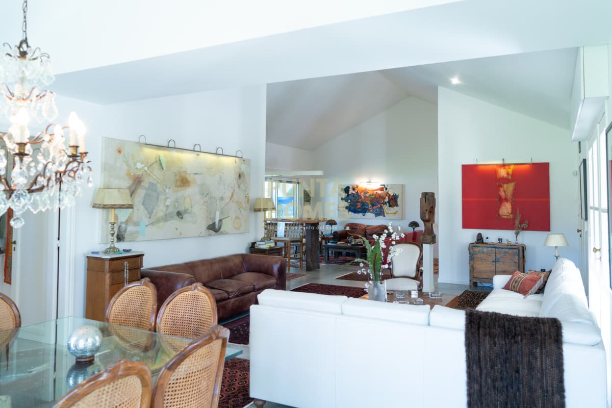 Punta Homes Inmobiliaria Casa ID.3834 - Venta renovada propiedad en San Rafael