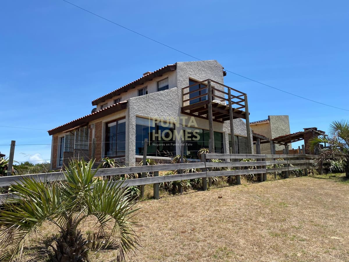 Punta Homes Inmobiliaria Casa ID.3858 - Venta casa de 4 dormitorios en Punta del Diablo, Rocha