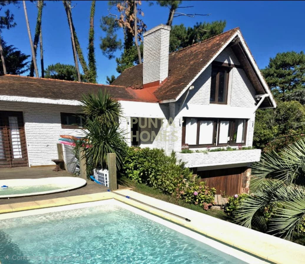 Punta Homes Inmobiliaria Casa ID.3835 - Venta de casa de 5 dormitorios en San Rafael, Punta del Este.