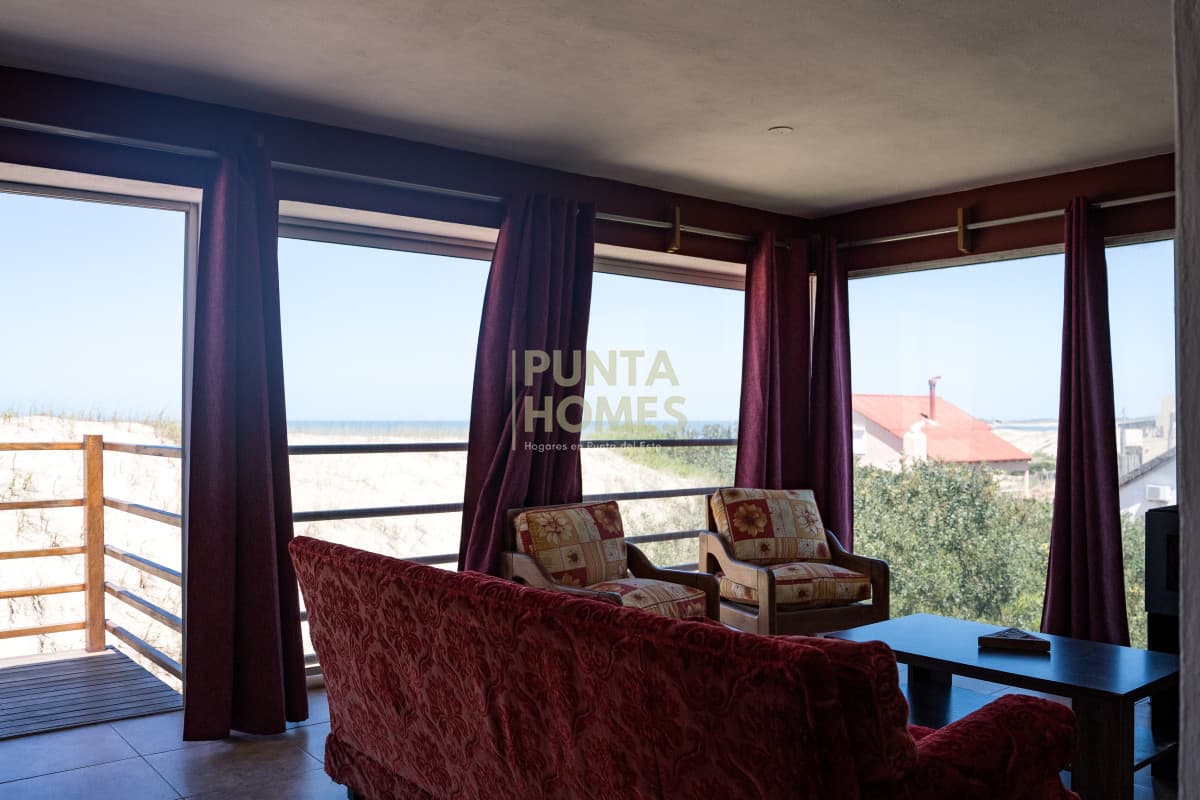 Punta Homes Inmobiliaria Casa ID.3843 - Venta exclusiva casa en primera linea