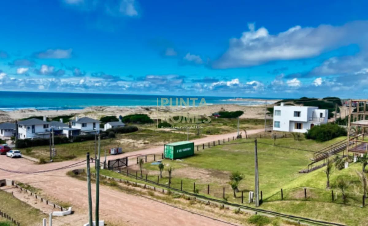 Punta Homes Inmobiliaria Casa ID.3961 - Casa en venta frente a la Playa en Punta del Diablo