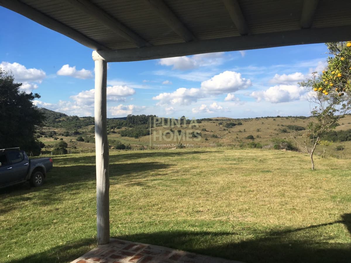 VENTA DE CAMPO CON CAÑADAS Y QUEBRADAS   -