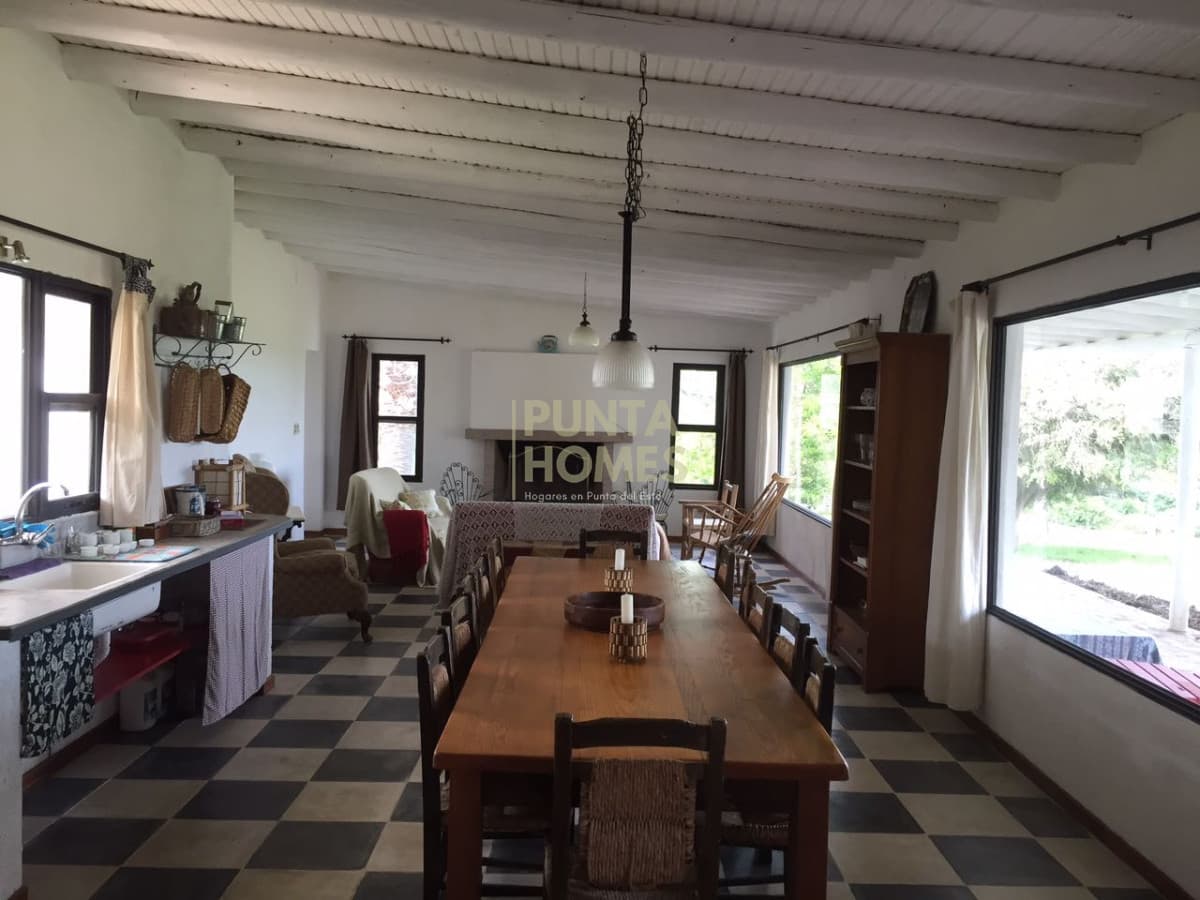 VENTA DE CAMPO CON CAÑADAS Y QUEBRADAS   -