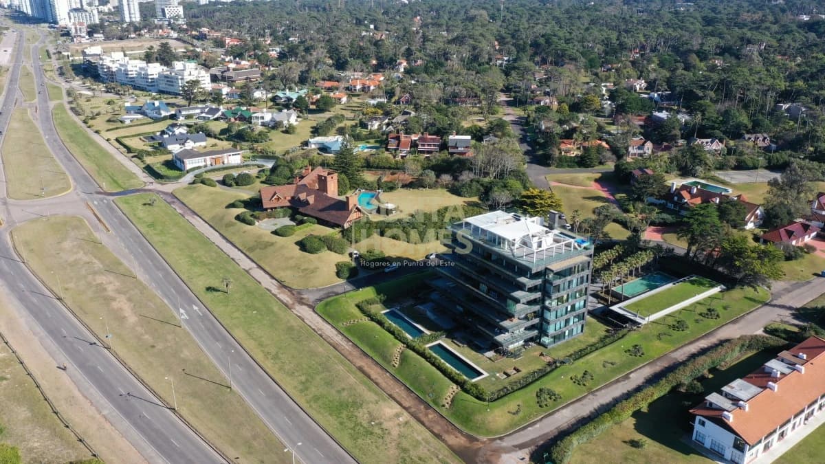 Punta Homes Inmobiliaria Terreno ID.83 - Venta de Terreno de 967 m2, en San Rafael, Punta del Este. a 100 mts del Mar.
