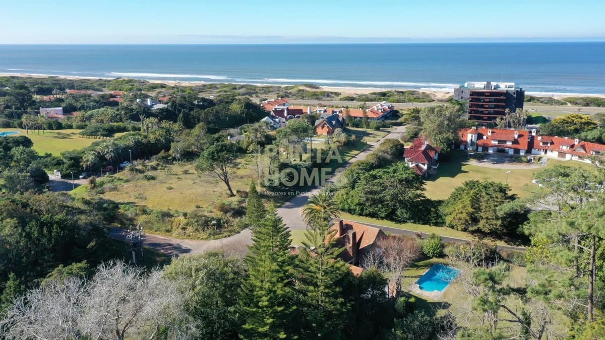 Punta Homes Inmobiliaria Terreno ID.83 - Venta de Terreno de 967 m2, en San Rafael, Punta del Este. a 100 mts del Mar.
