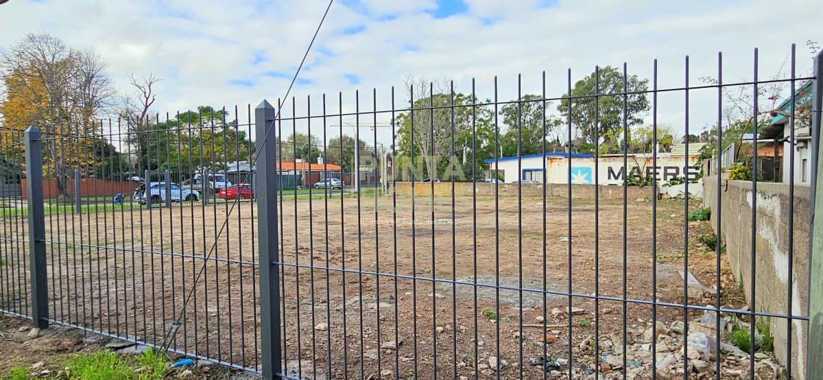 Punta Homes Inmobiliaria Terreno ID.3849 - Venta y alquiler de Terreno en Carrasco Norte, Montevideo.
