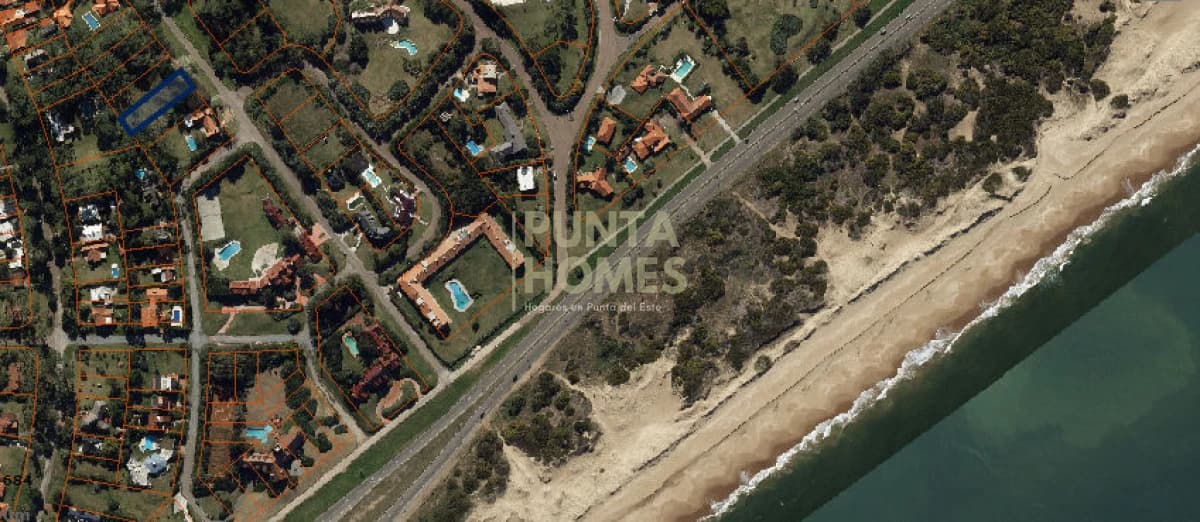 Punta Homes Inmobiliaria Terreno ID.83 - Venta de Terreno de 967 m2, en San Rafael, Punta del Este. a 100 mts del Mar.