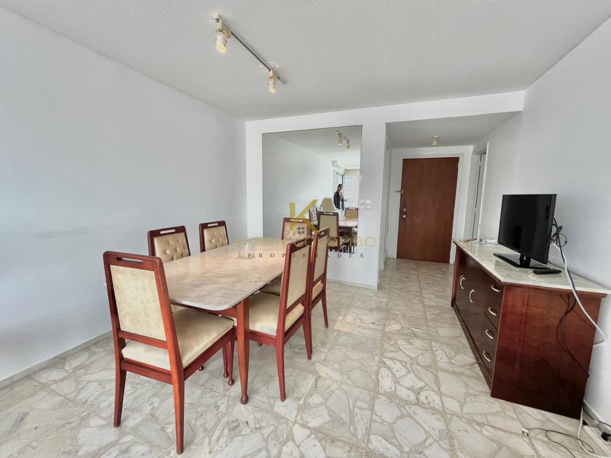 Apartamento en venta de 2 dor más dependencia