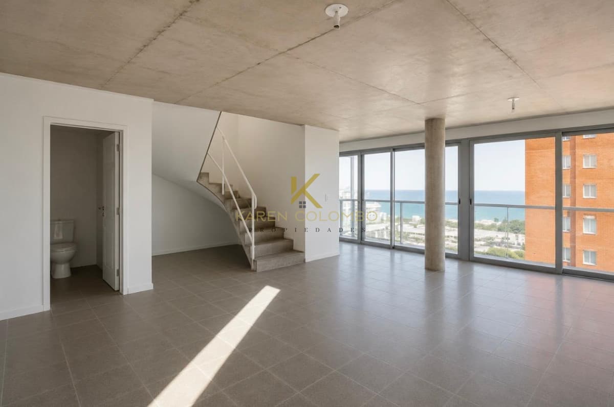 APARTAMENTO DUPLEX EN VENTA DE 3 DORMITORIOS EN BARRIO SUR