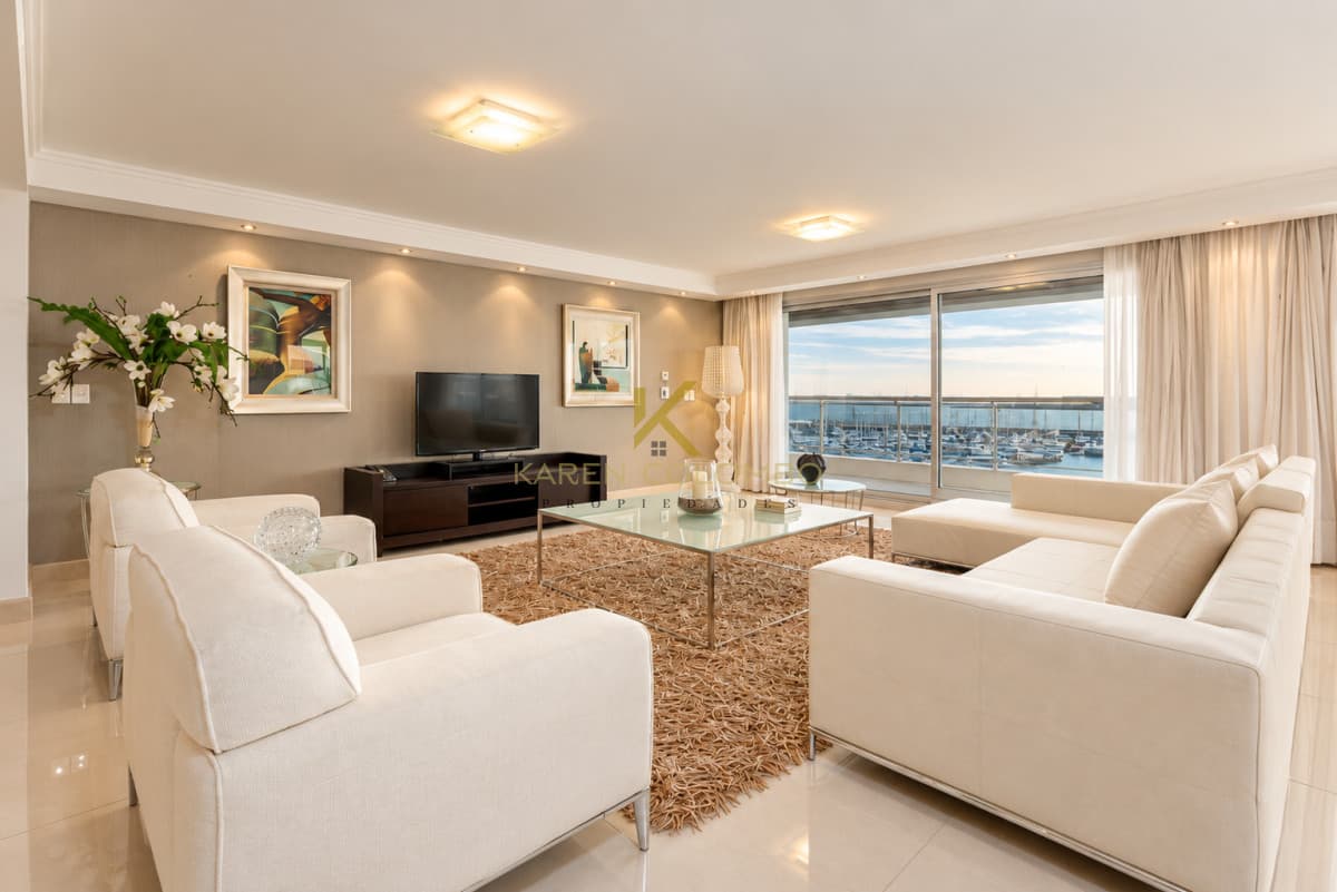 Exclusivo Apartamento-4 Dormitorios con Espectacular Vista al Puerto
