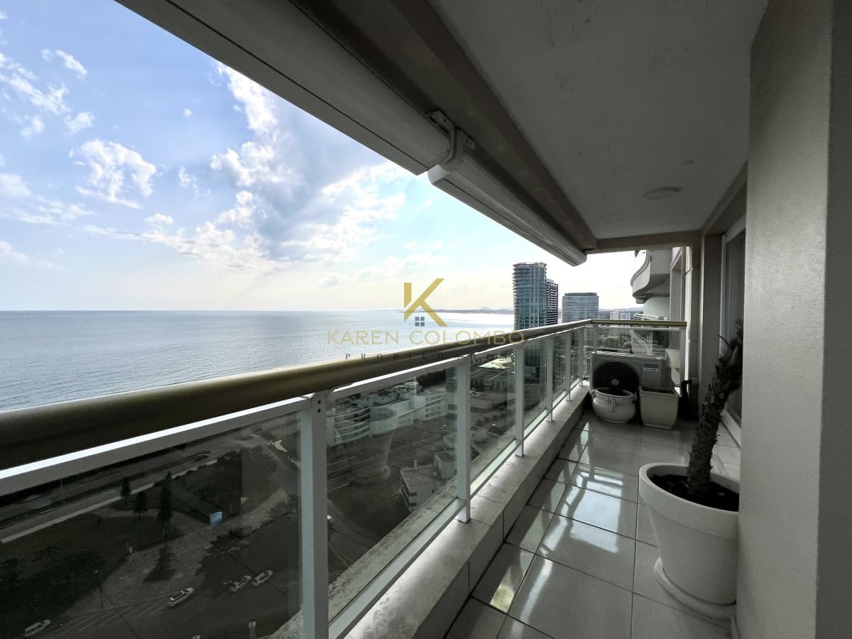 Apartamento en venta primera linea de playa Mansa, Punta del Este