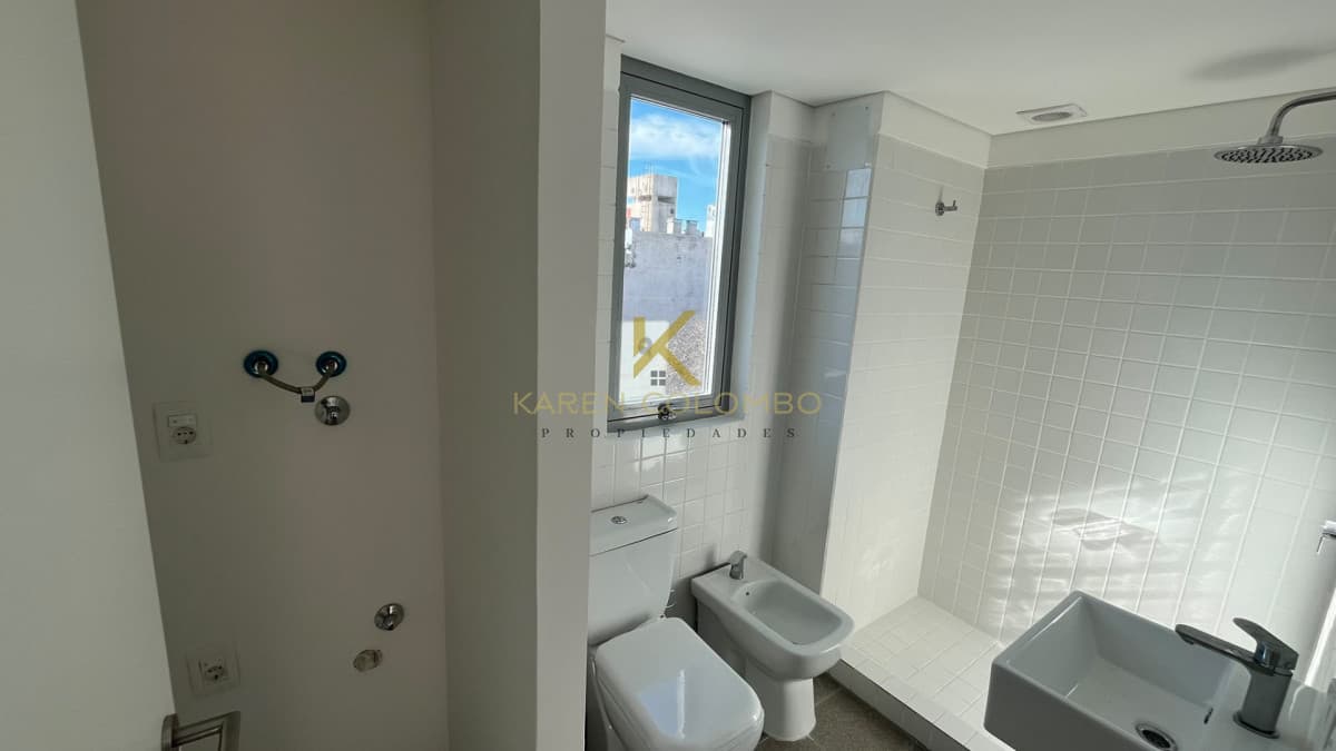 APARTAMENTO DUPLEX EN VENTA DE 3 DORMITORIOS EN BARRIO SUR