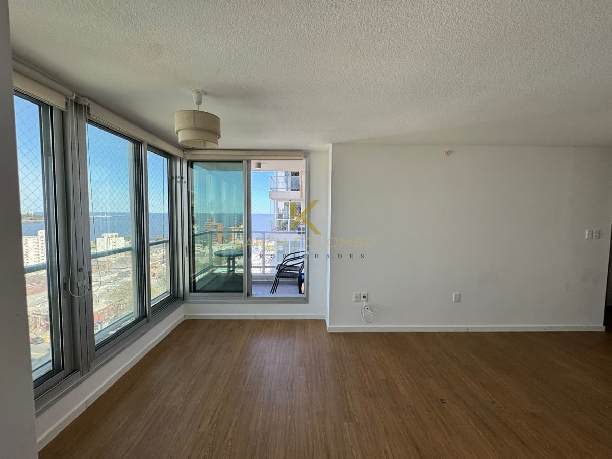 Apartamento en venta 2 Dormitorios y cochera en Palermo, Montevideo