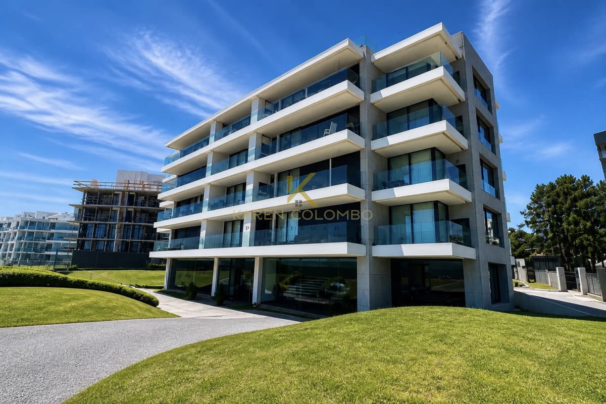 Apartamento en venta Pinares Primera linea de Playa Mansa,Punta del Este