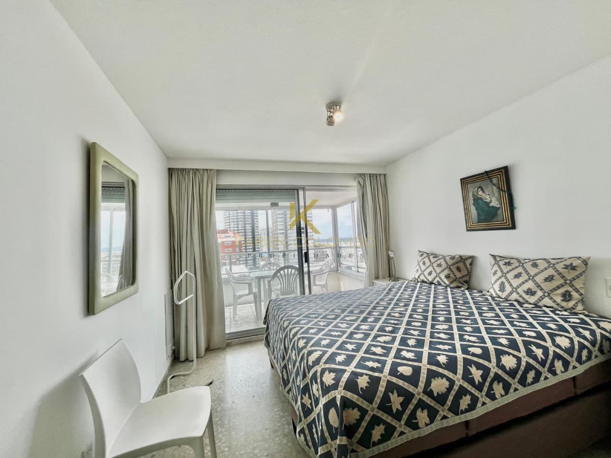 Apartamento en venta de 2 dor más dependencia