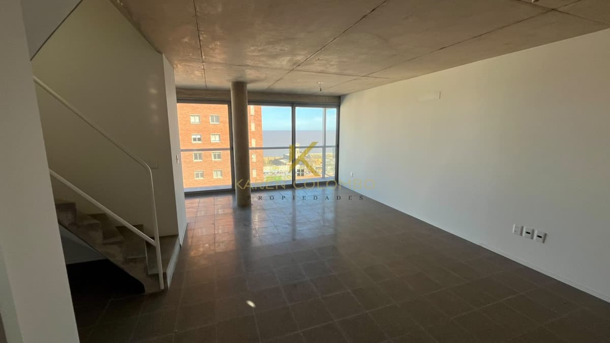 APARTAMENTO DUPLEX EN VENTA DE 3 DORMITORIOS EN BARRIO SUR