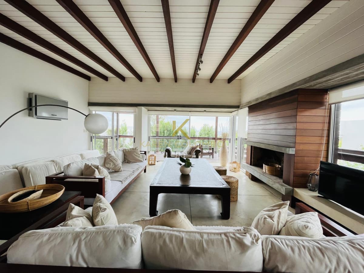 CASA EN VENTA Y ALQUILER EN EL CHORRO