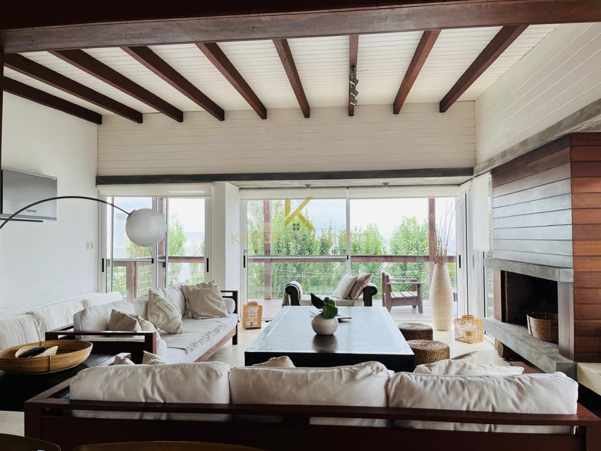 CASA EN VENTA Y ALQUILER EN EL CHORRO