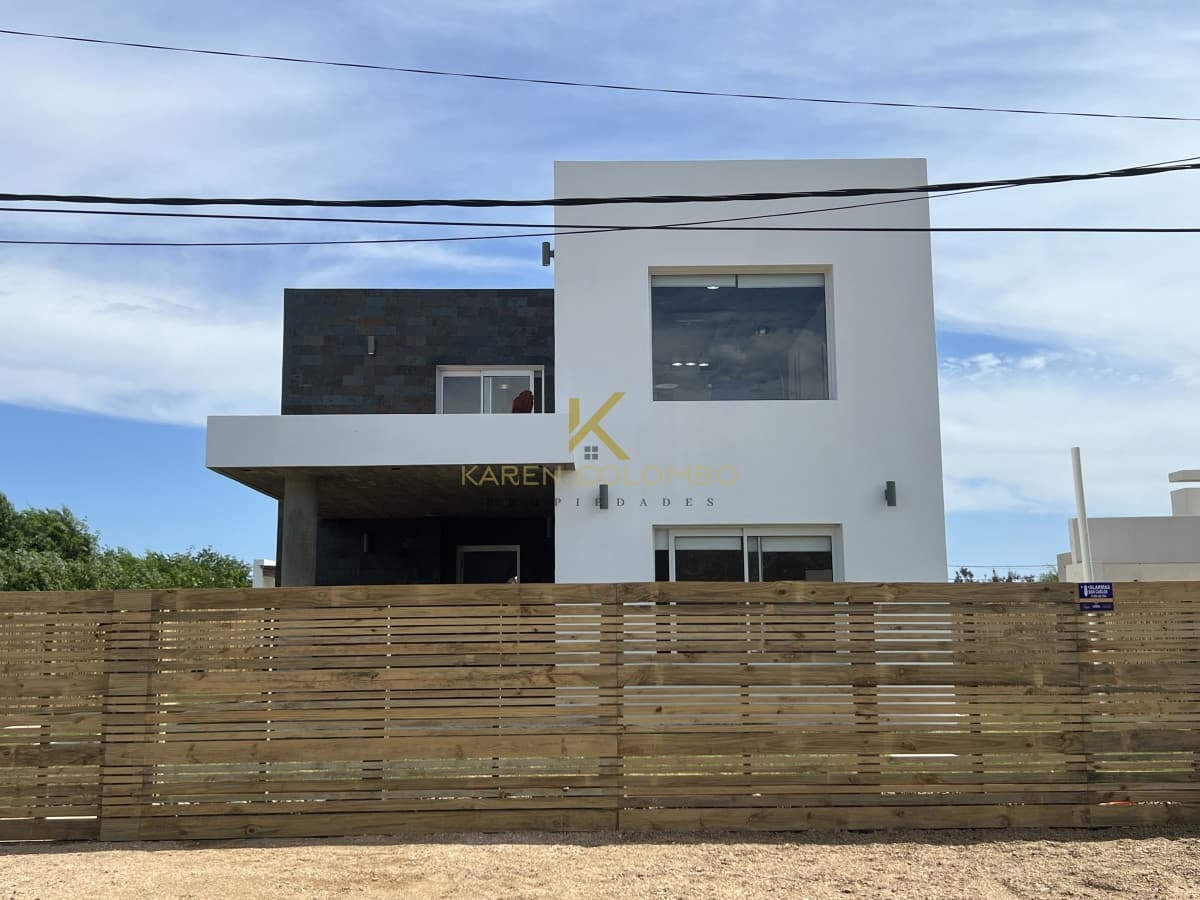 CASA EN VENTA Y ALQUILER ANUAL BALNEARIO BUENOS AIRES