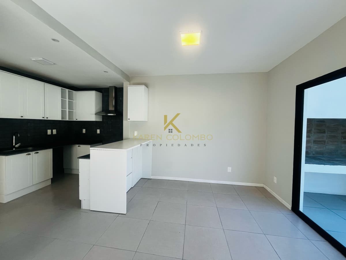 CASA EN VENTA 3 DORMITORIOS PARQUE BURNETT