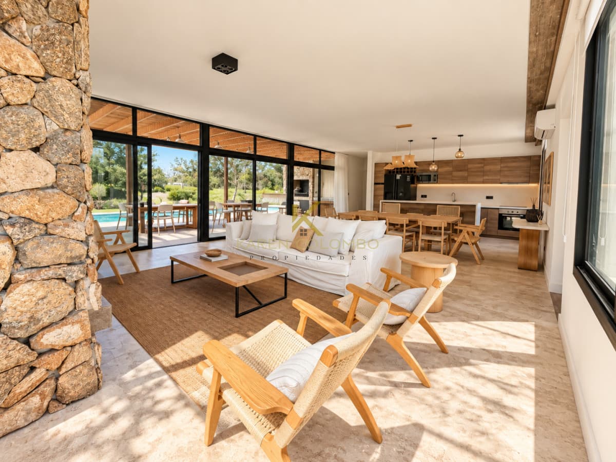 Espectacular casa en Venta y Alquiler temporal en Barrio Privado