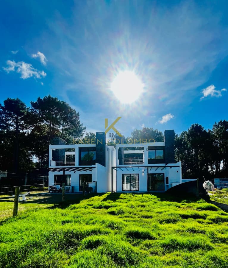 CASA EN VENTA 3 DORMITORIOS PARQUE BURNETT