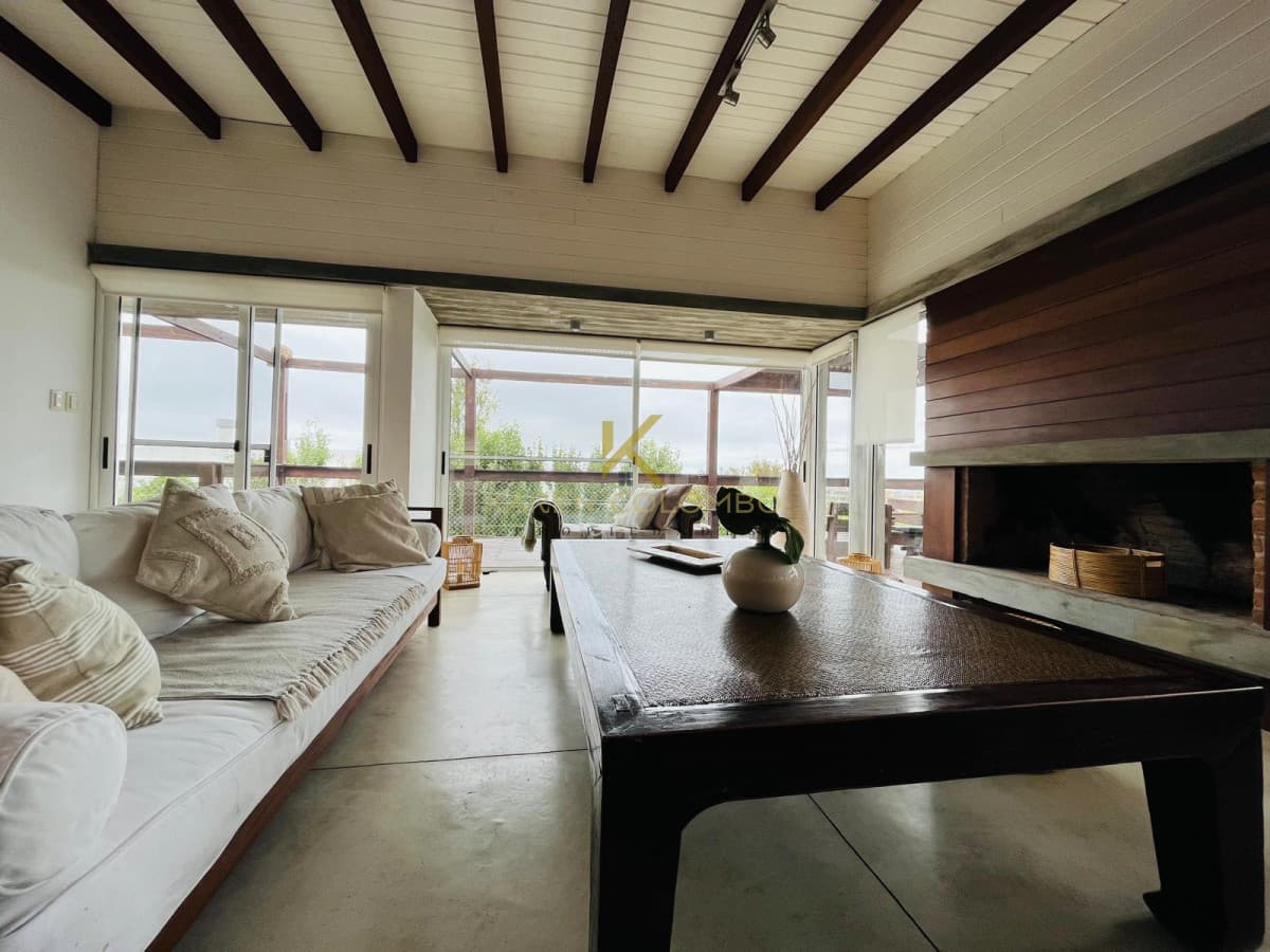 CASA EN VENTA Y ALQUILER EN EL CHORRO