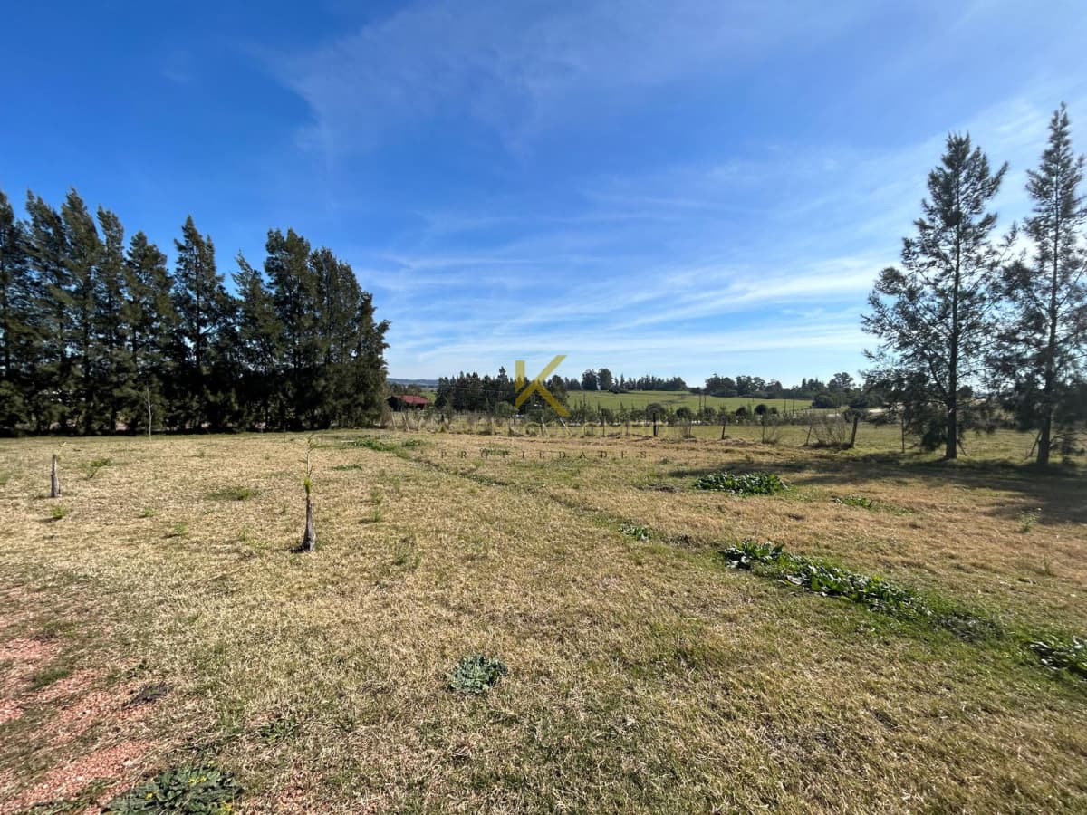Chacra con casa moderna en venta.