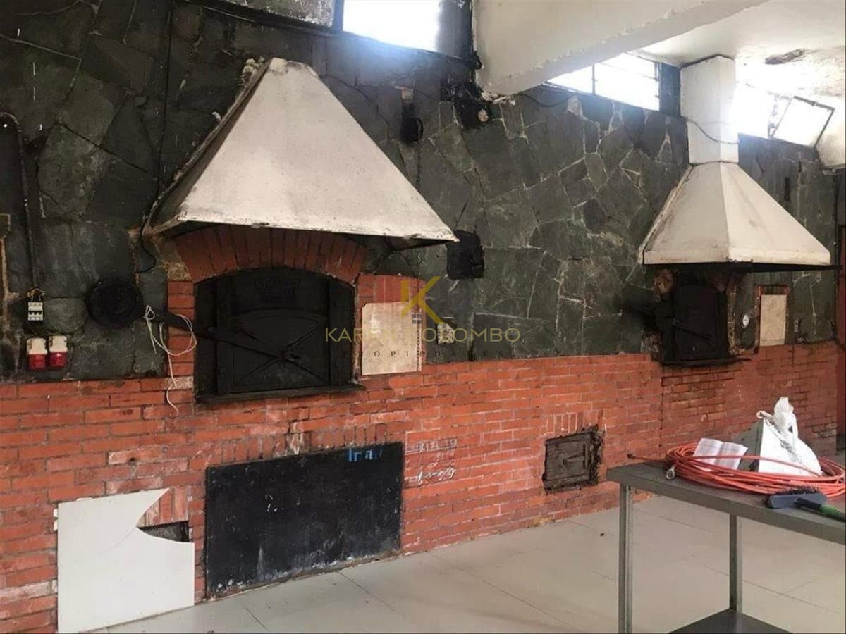 LOCAL COMERCIAL EN VENTA - 400 m² SOBRE 8 DE OCTUBRE