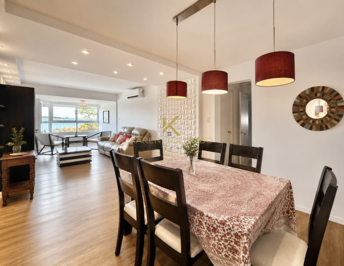 Apartamento en venta-3 dormitorios-Primera Linea Playa Mansa