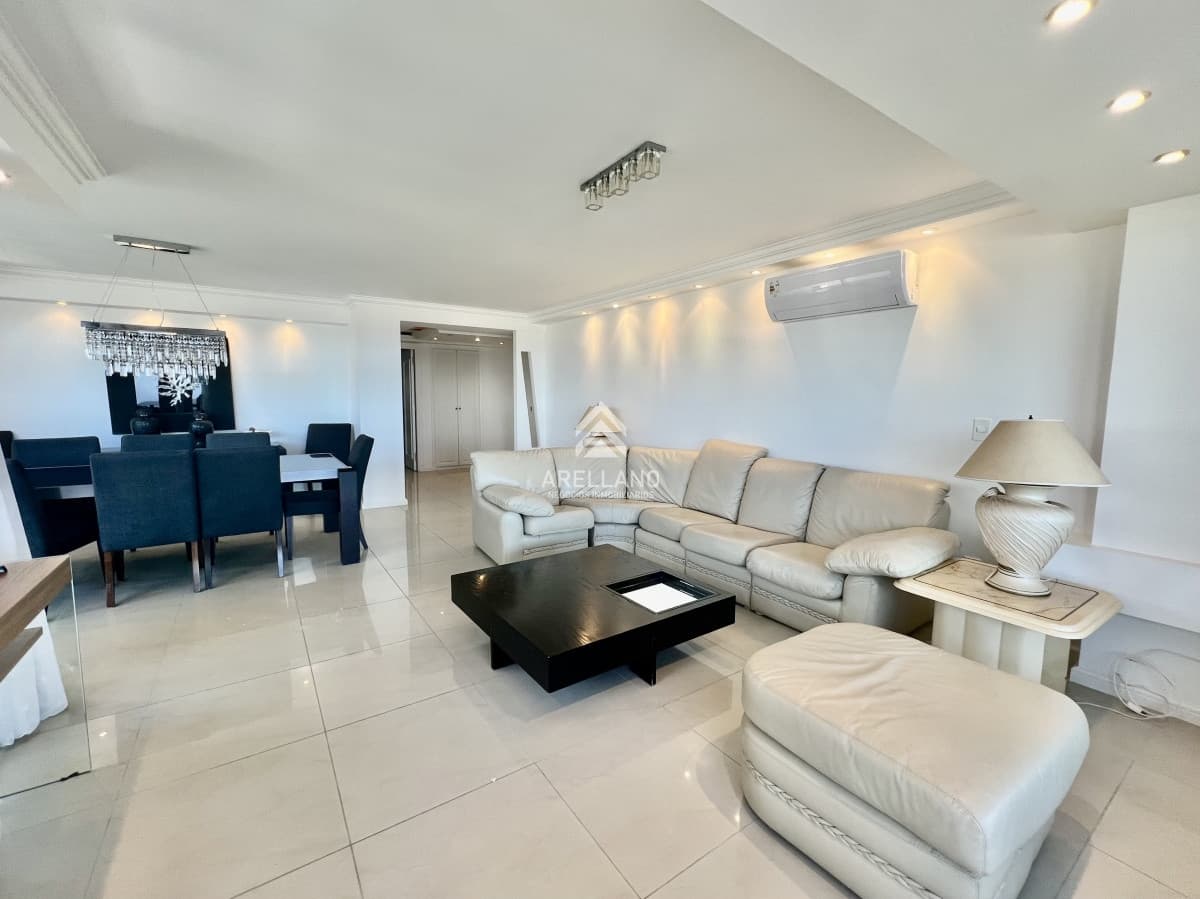 Apartamento ID.3656 - Venta apartamento 3 dormitorios y dependencia Brava