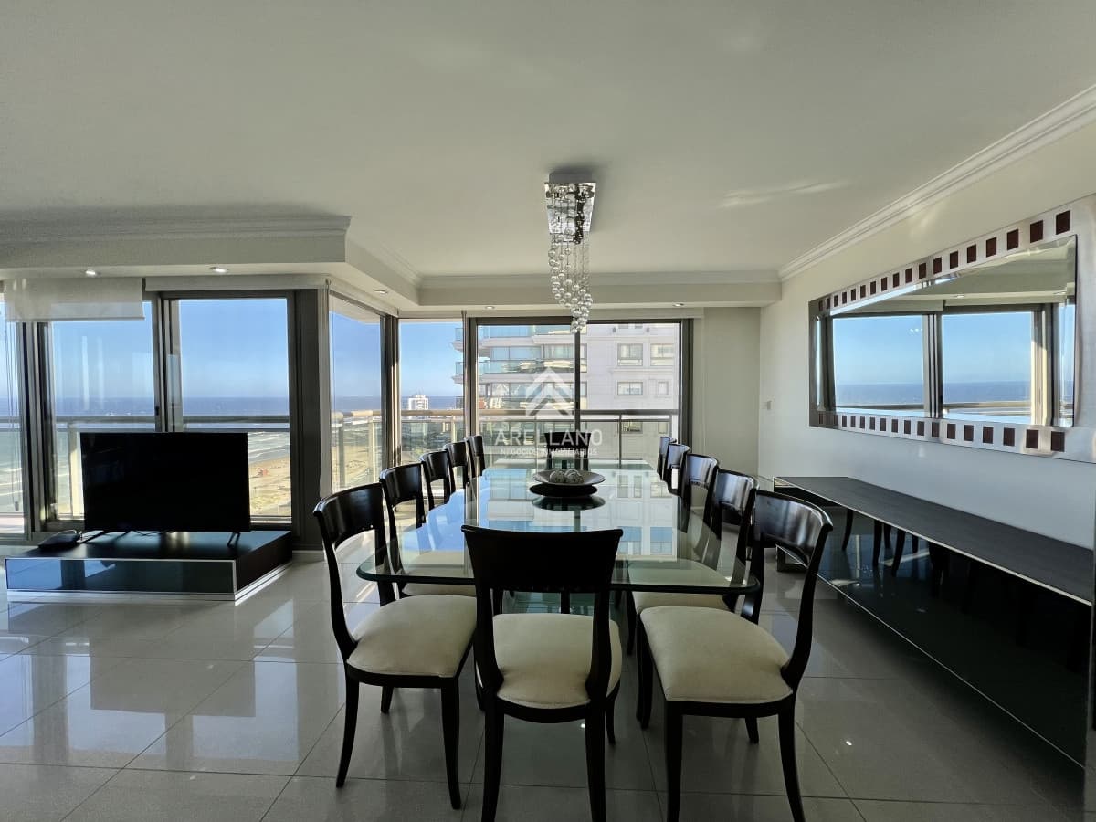 Apartamento ID.3657 - Venta apartamento 3 dormitorios y dependencia Brava