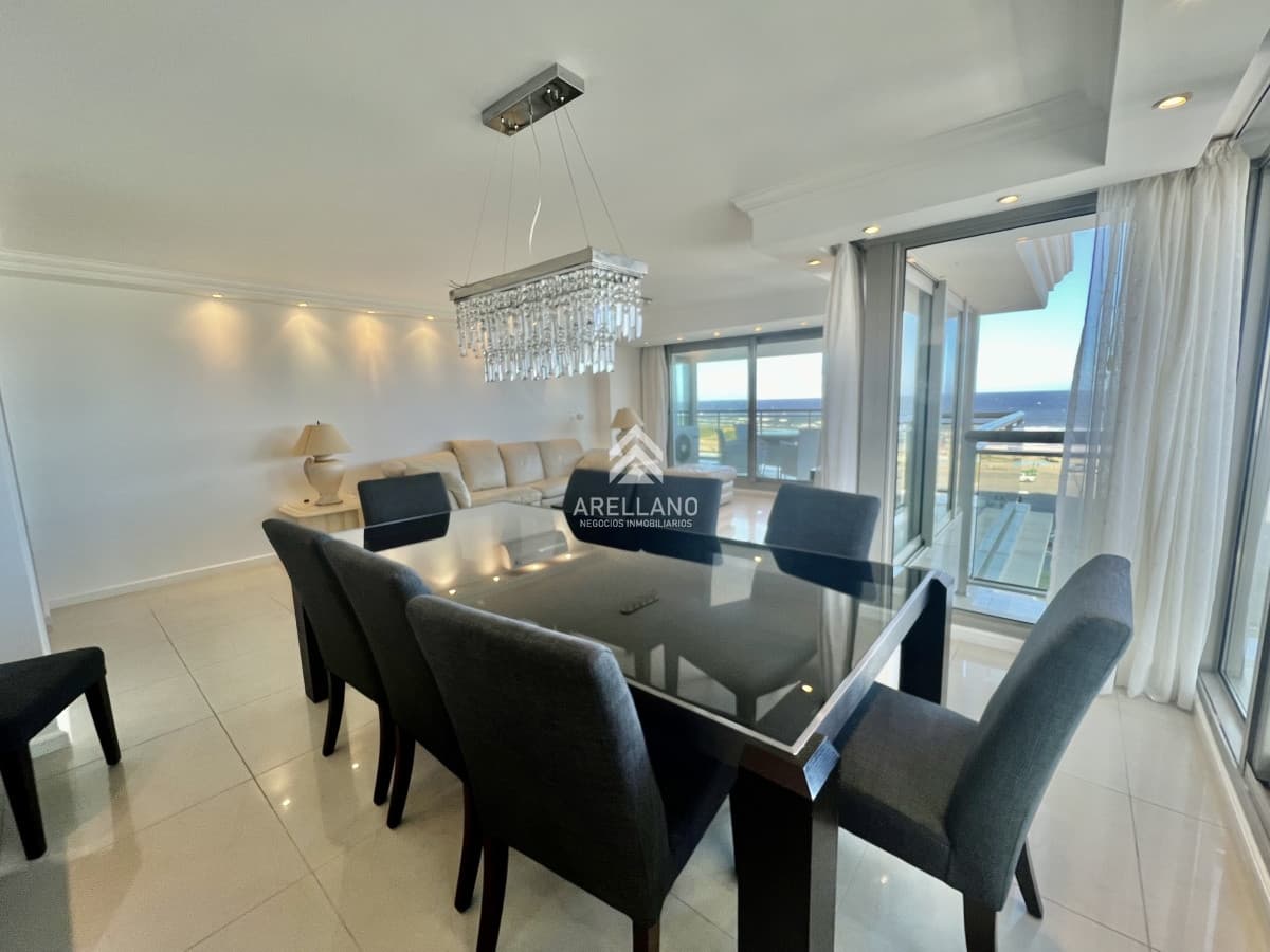 Apartamento ID.3656 - Venta apartamento 3 dormitorios y dependencia Brava