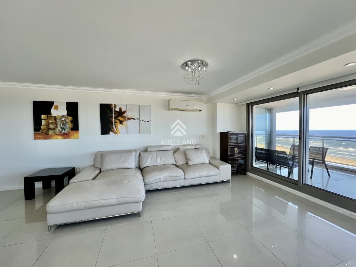 Apartamento ID.3657 - Venta apartamento 3 dormitorios y dependencia Brava
