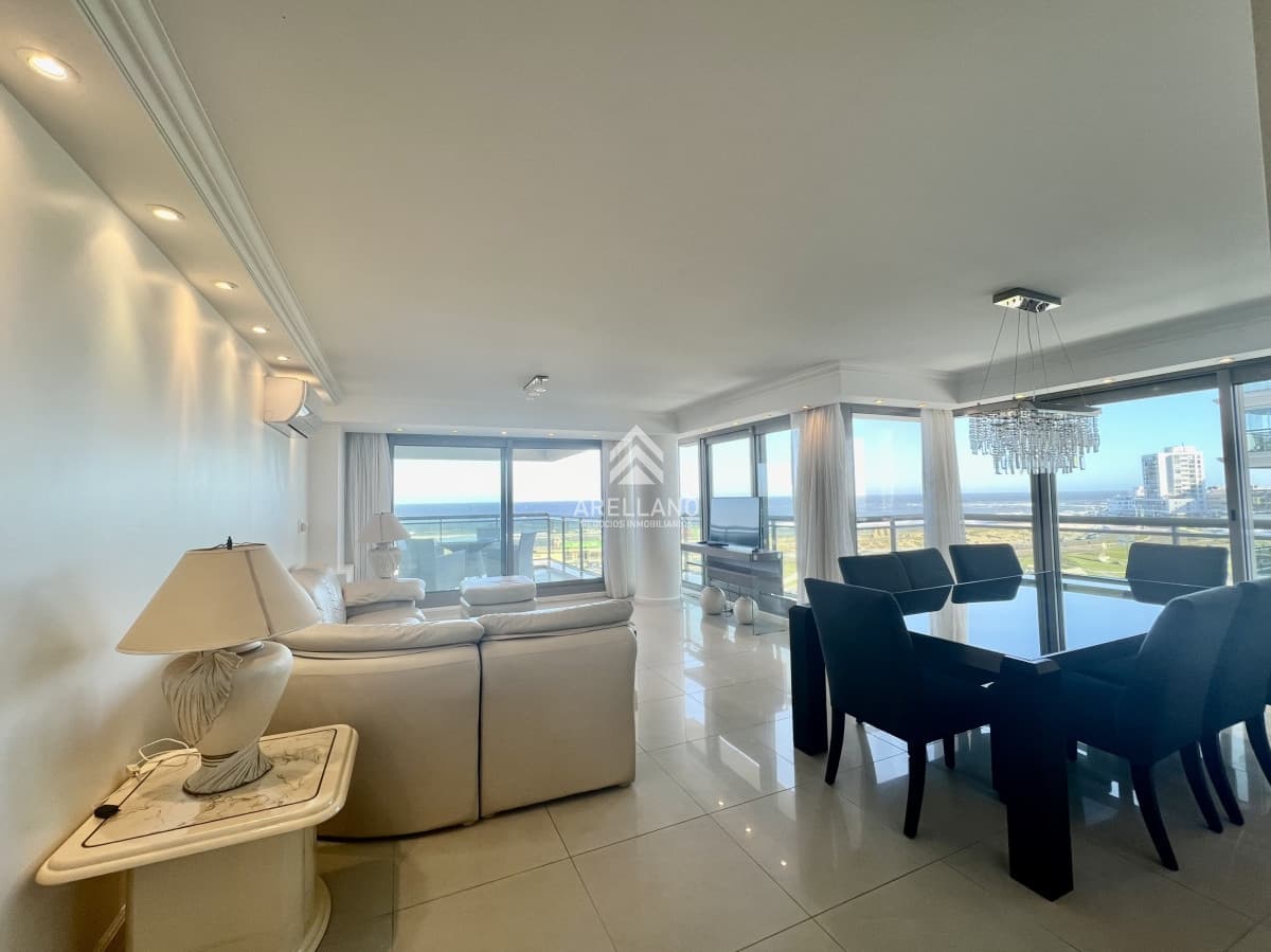 Apartamento ID.3656 - Venta apartamento 3 dormitorios y dependencia Brava