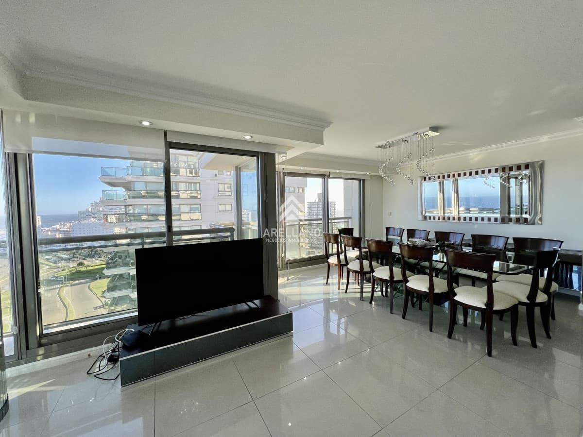 Apartamento ID.3657 - Venta apartamento 3 dormitorios y dependencia Brava