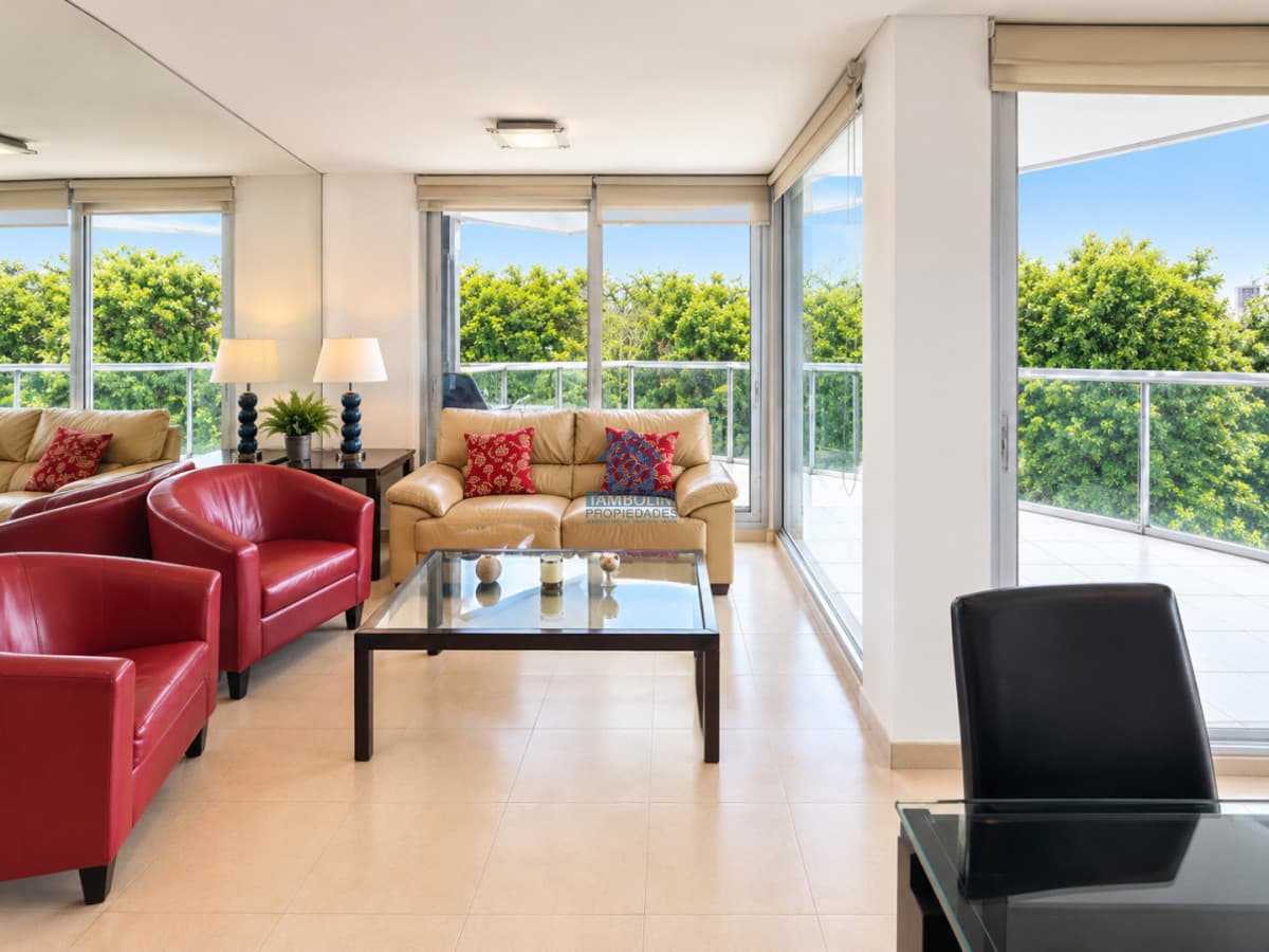 Alquiler anual torre de categoria -3 dormitorios en suite- Playa Mansa  -