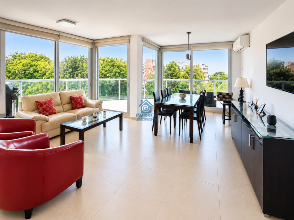 Alquiler anual torre de categoria -3 dormitorios en suite- Playa Mansa  -
