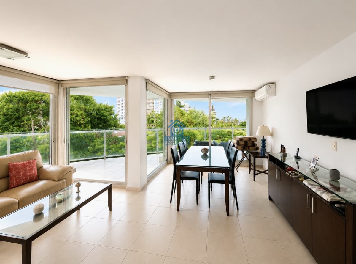 Alquiler anual torre de categoria -3 dormitorios en suite- Playa Mansa  -