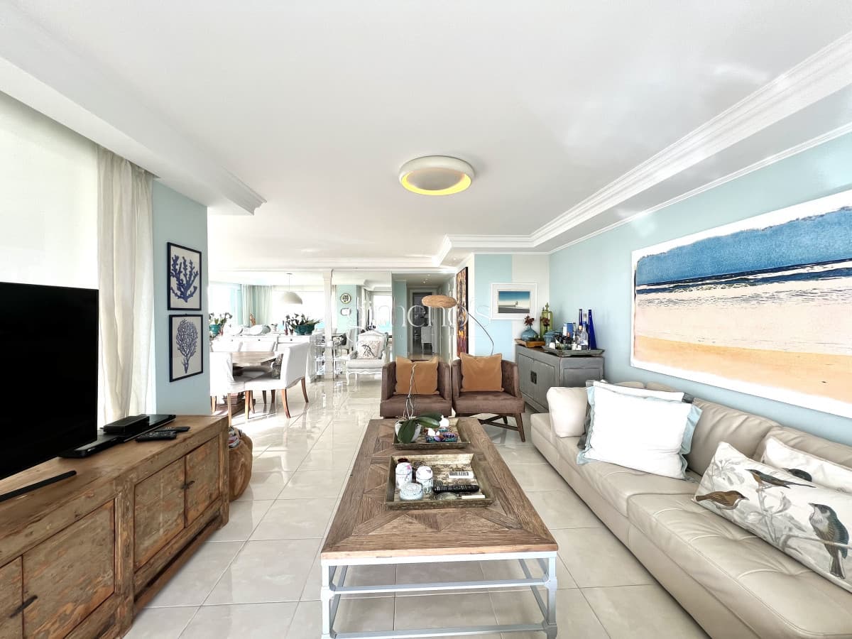 Apartamento en Venta primera linea Playa Mansa, Punta del Este